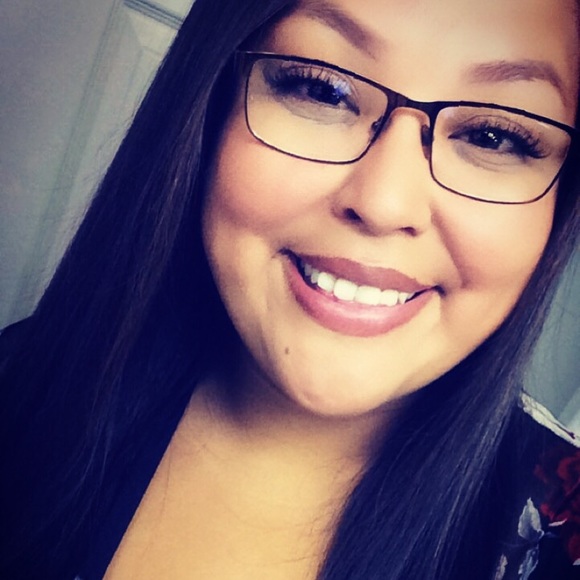 Meet your Posher, Stefany - Picture 1 of 1